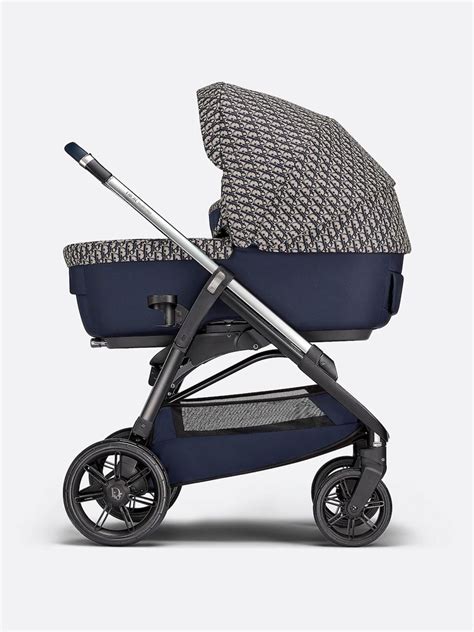 carro de bebe dior|Carro de Dior y babero de Gucci: el 'boom' de los accesorios de .